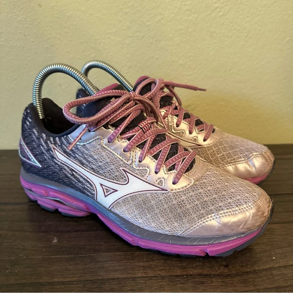 Mizuno Sneakers - Picture 2 of 9